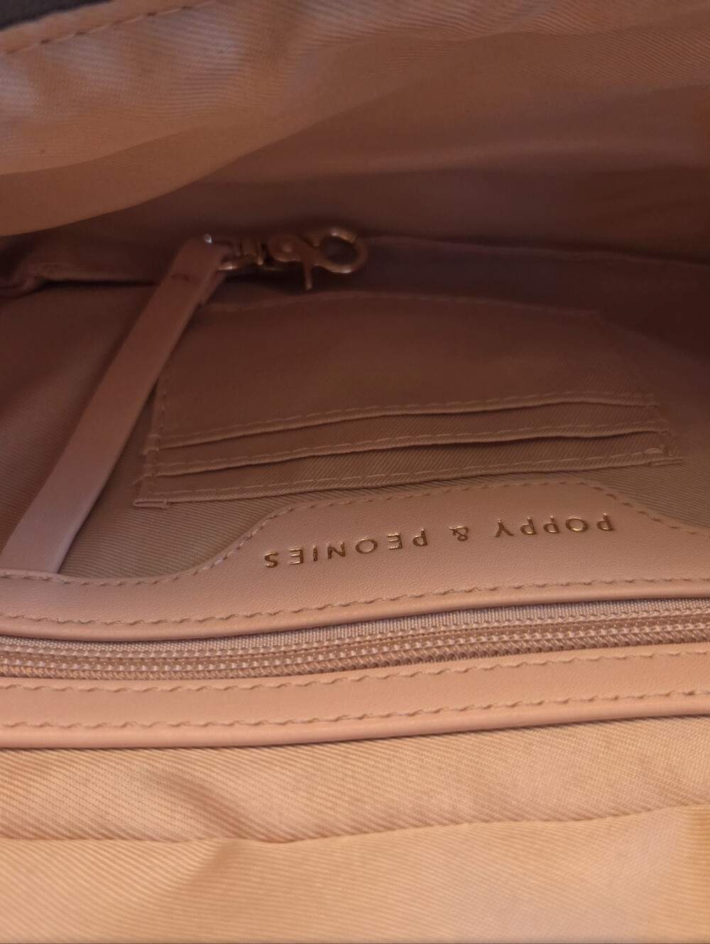 Poppy & Peonies Quilted Crossbody Belt Bag in Gray - Picture 5 of 5